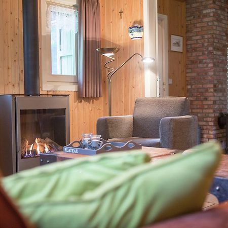 Villa Luxurious Chalet In Oud Turnhout With Large Garden Oud-Turnhout Exterior foto